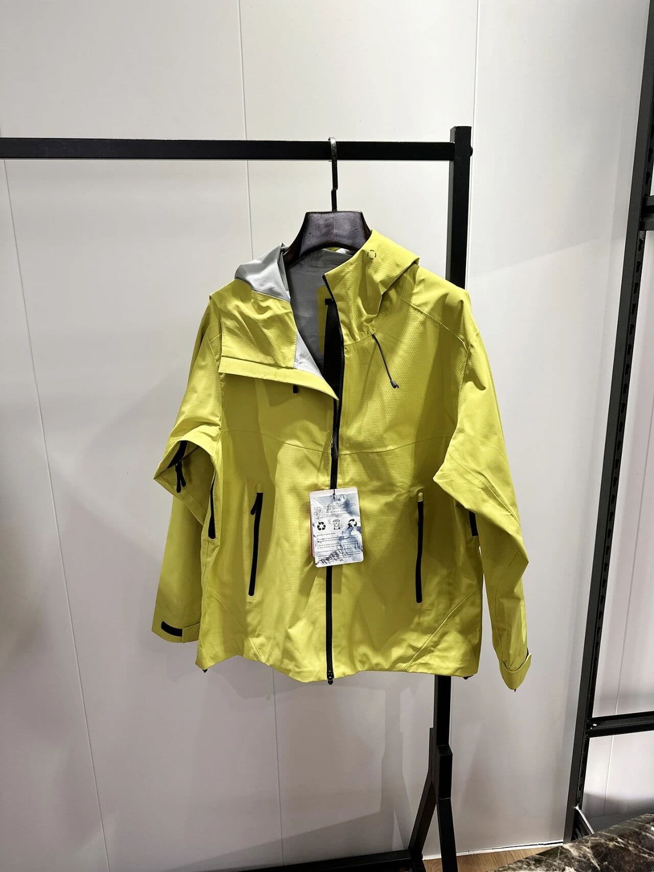 Lightweight Men's Hooded Waterproof Windbreaker Jacket Breathable Wind Resistant Rain Shell Coat For Hiking Cycling Travel Daily Casual Wear, Multi Color Outdoor Hardshell Jacket