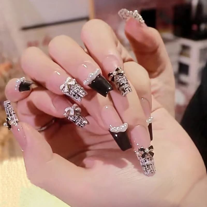 24 PCS Black And White CC Nail Art