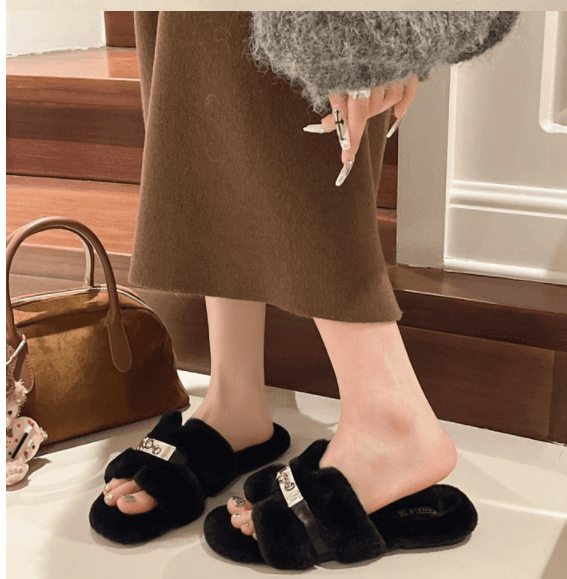 2026 Autumn Winter Fashionable Minimalist Belt Buckle Trendy Influencer Furry Slides Women, Outdoor Wear Casual Platform Thick Sole Padded Cotton Slippers