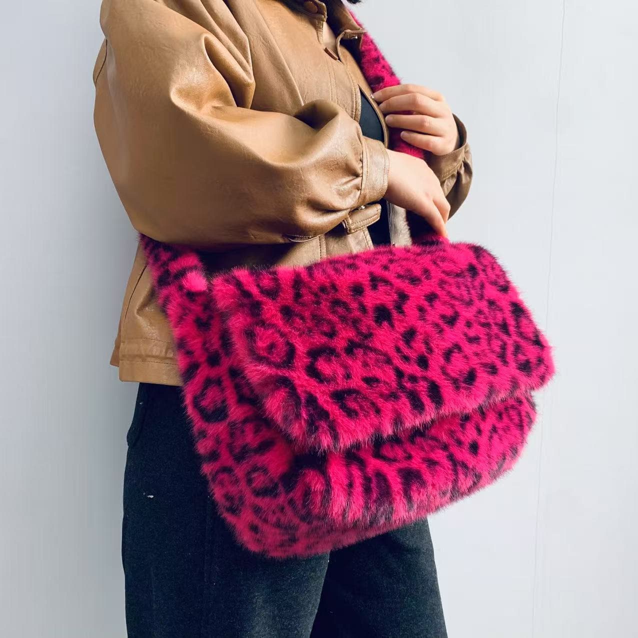 2026 New Leopard Print Plush Crossbody Bag Women's Korean Version Fashionable Faux Fur Large Capacity Shoulder Bag Flap Trend - Rose Red Leopard Print