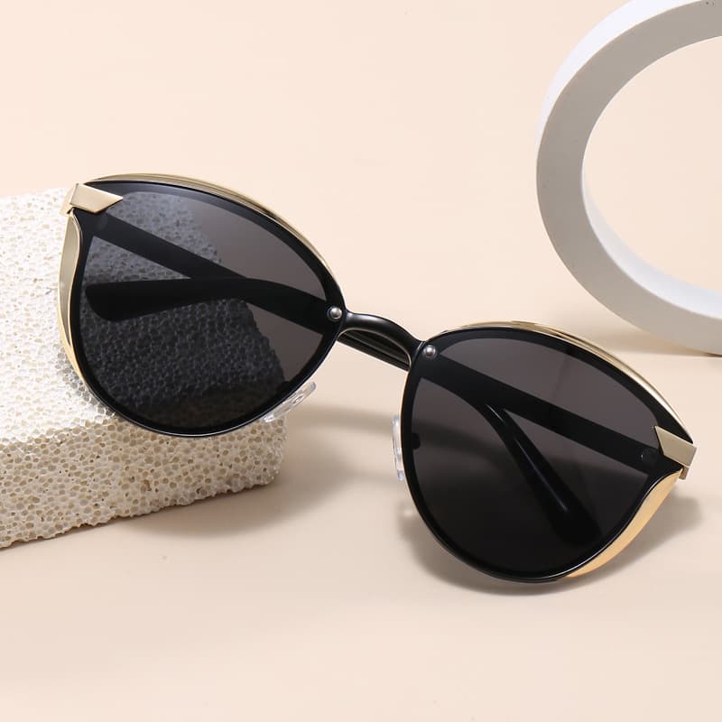Fashionable Polarized Cat-Eye Sunglasses For Women