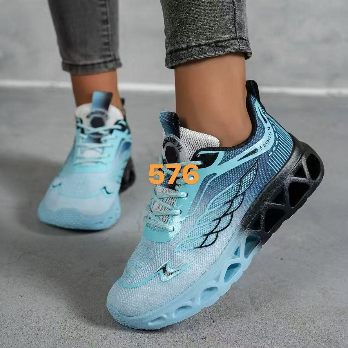 Best-selling Lightweight Cushioned Dad Sneaker With A Breathable Mesh Upper