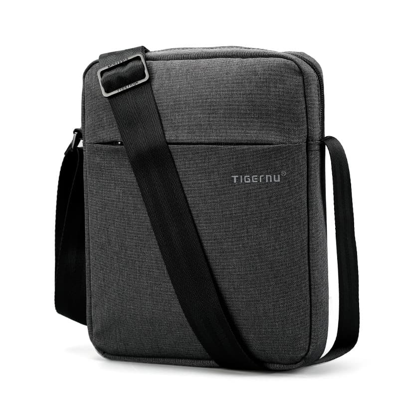 Large-capacity Sports Travel And Commuter Phone Bag