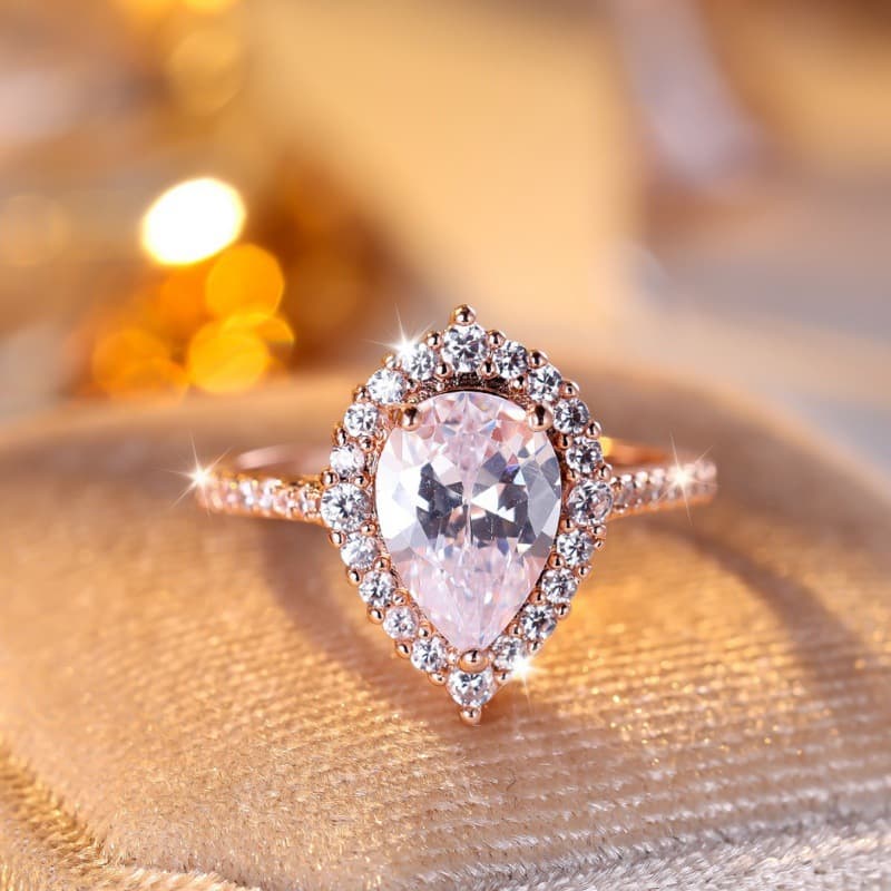 Luxurious Rose Gold Diamond Ring - Niche And Minimalist Luxury