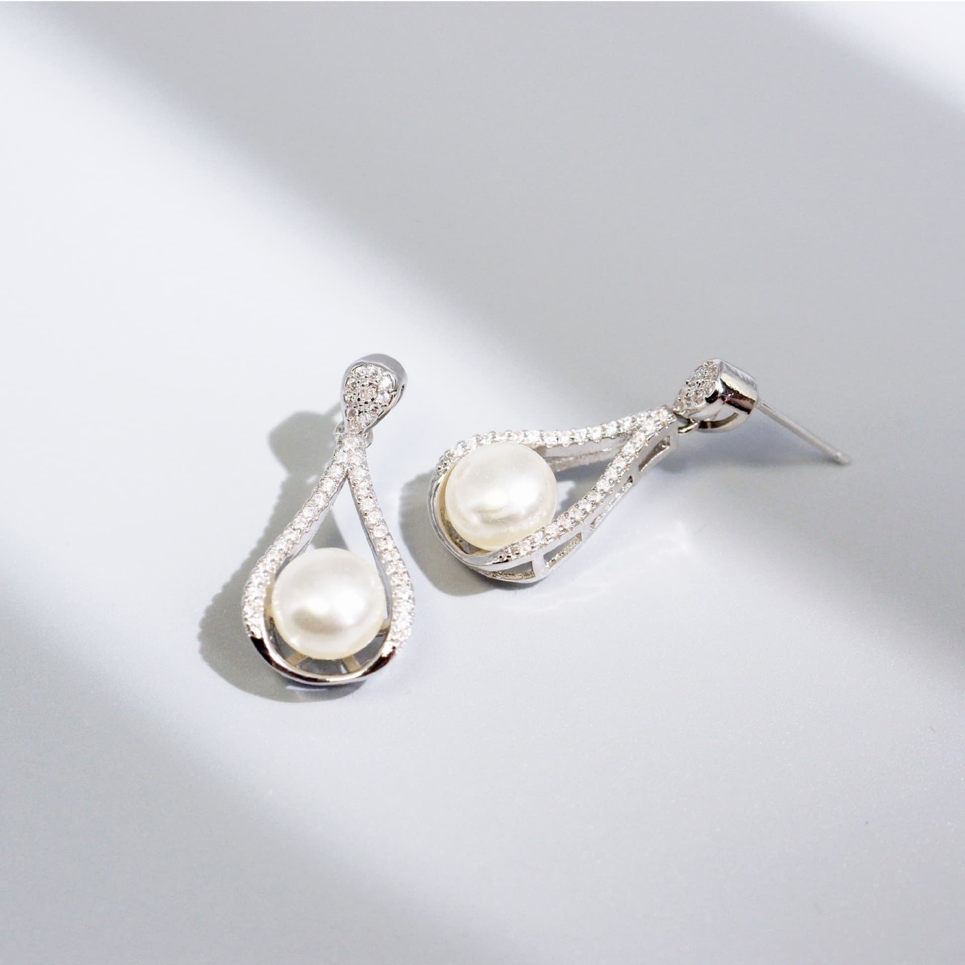 Elegant And Charming Womens Earrings With Micro Zircon Pearls