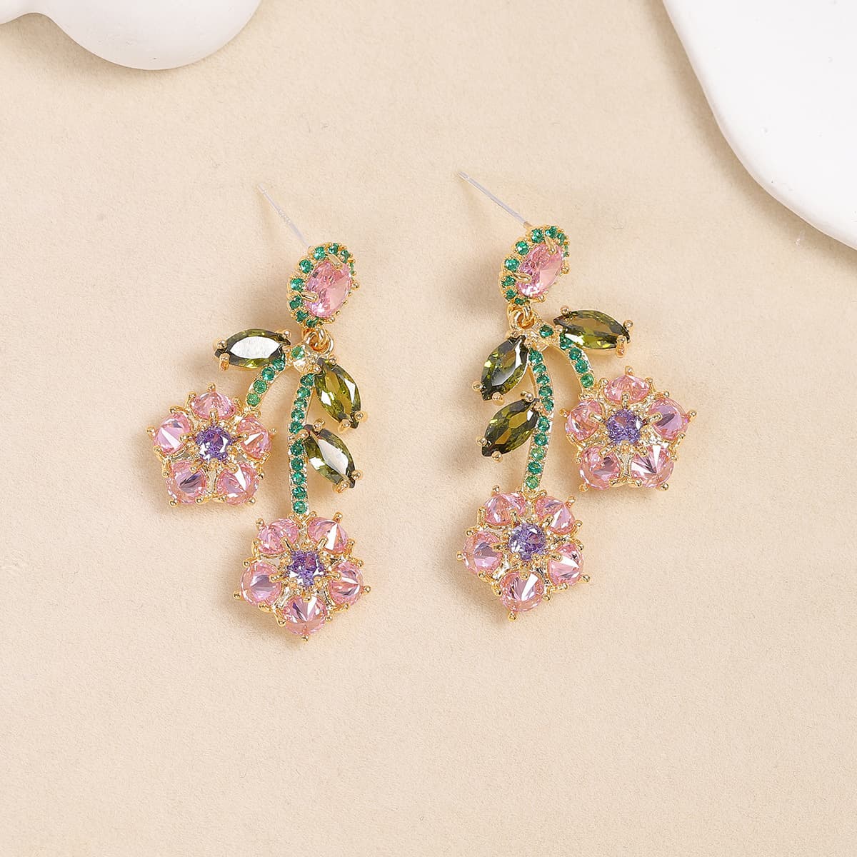 Womens Silver Needle Earrings With An Exaggerated High-end Design