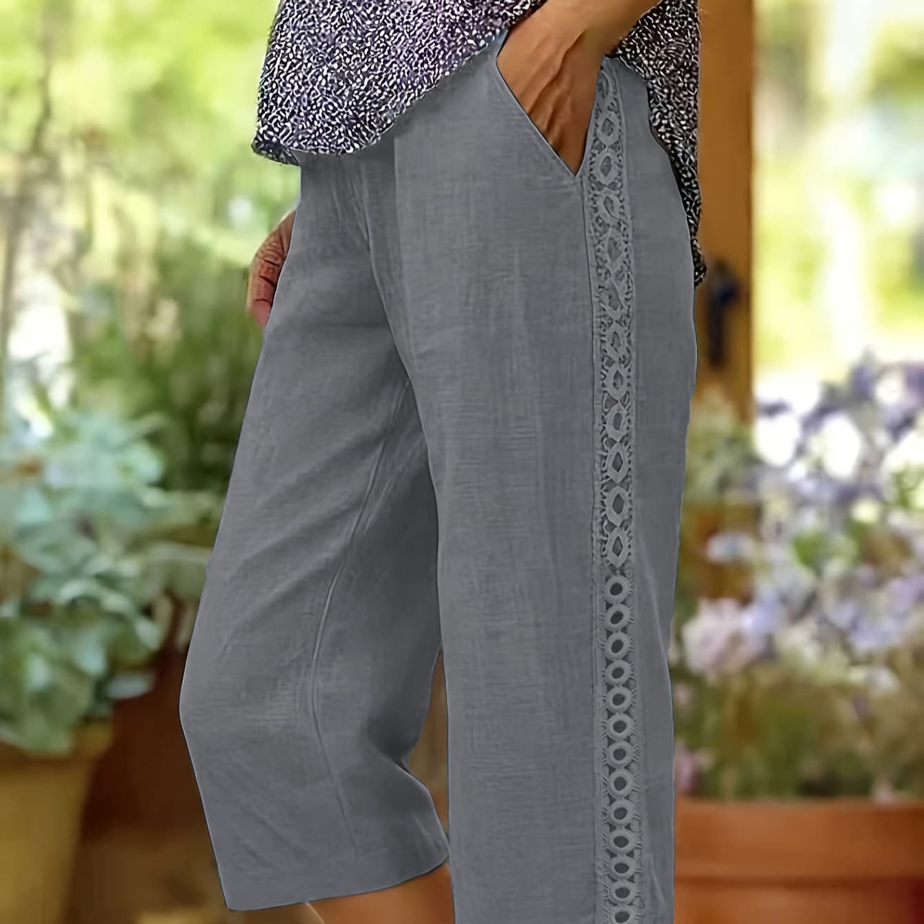 Elegant Side-rimmed Slanted-pocket Casual Capri Pants