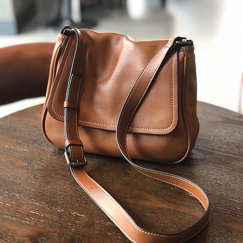 Womens Casual Crossbody Simple And Relaxed First-Layer Leather Messenger Bag