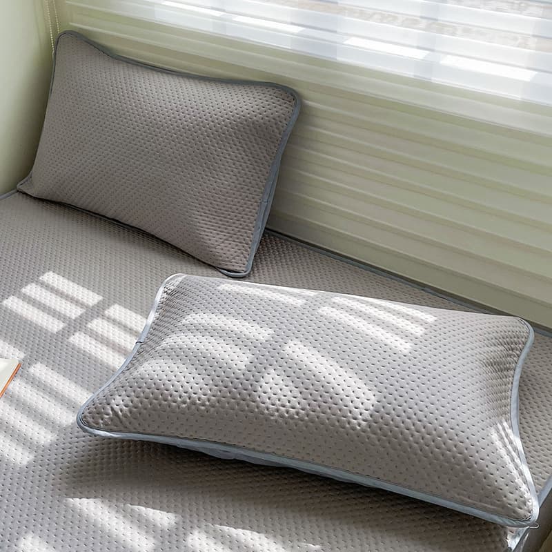 Oil-control Pillowcase For The Isolation Layer