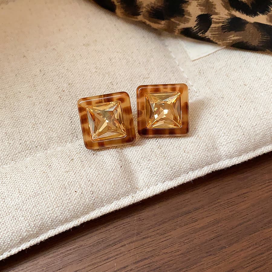 Retro Light-luxury Style Earrings For Women