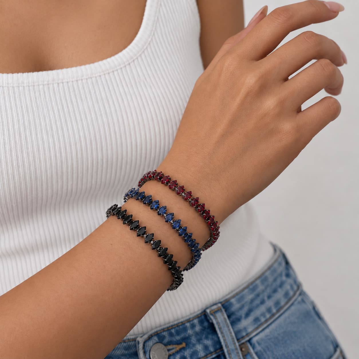Women's Fashionable Horseshoe-shaped Copper Bracelet With Zircon Stones