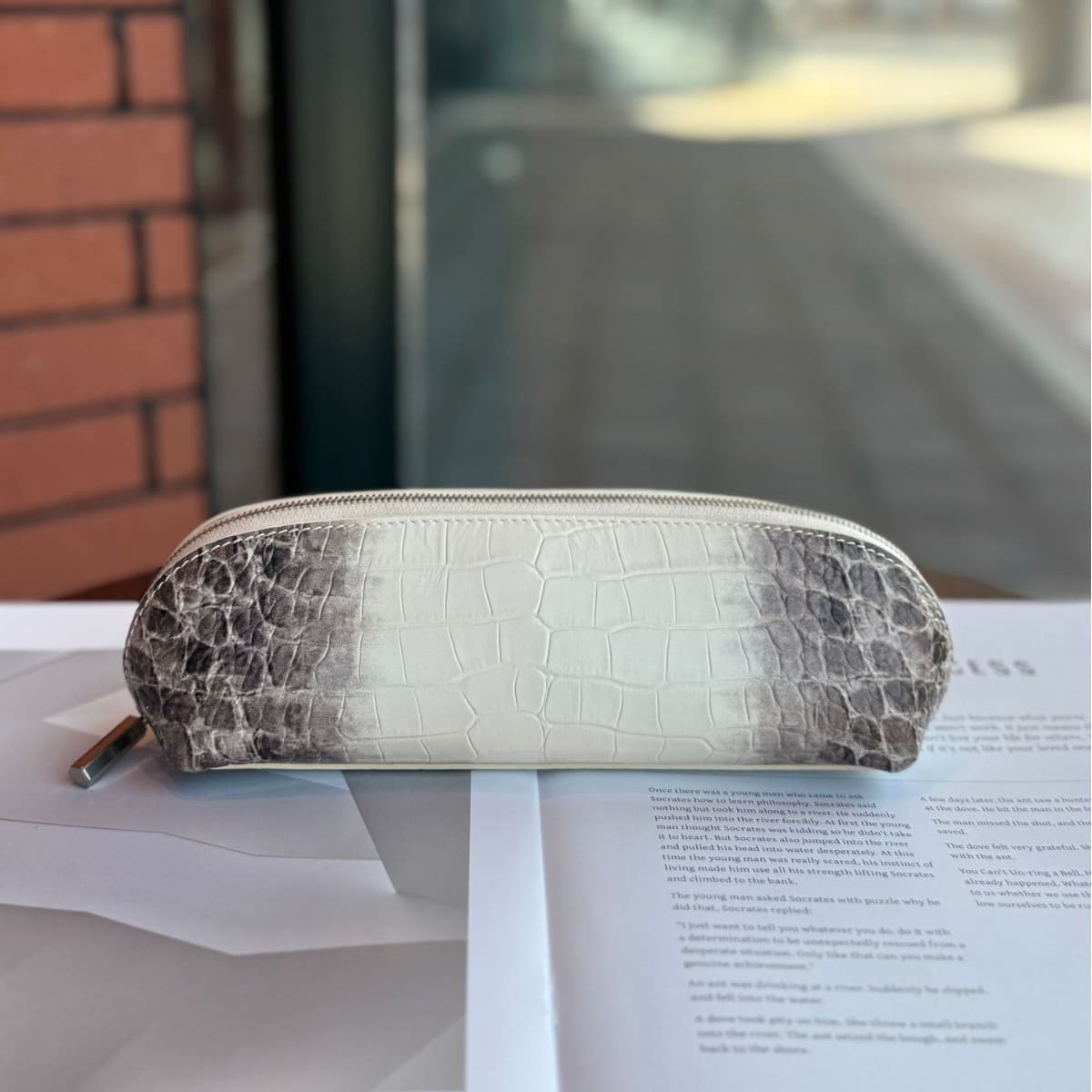 Top-grain Cowhide Portable Cosmetic Bag With Crocodile-patterned Leather