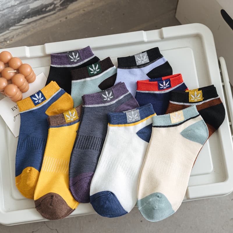 Maple Leaf Side-Logo Mens Short Socks Contrasting Color Waistband Design