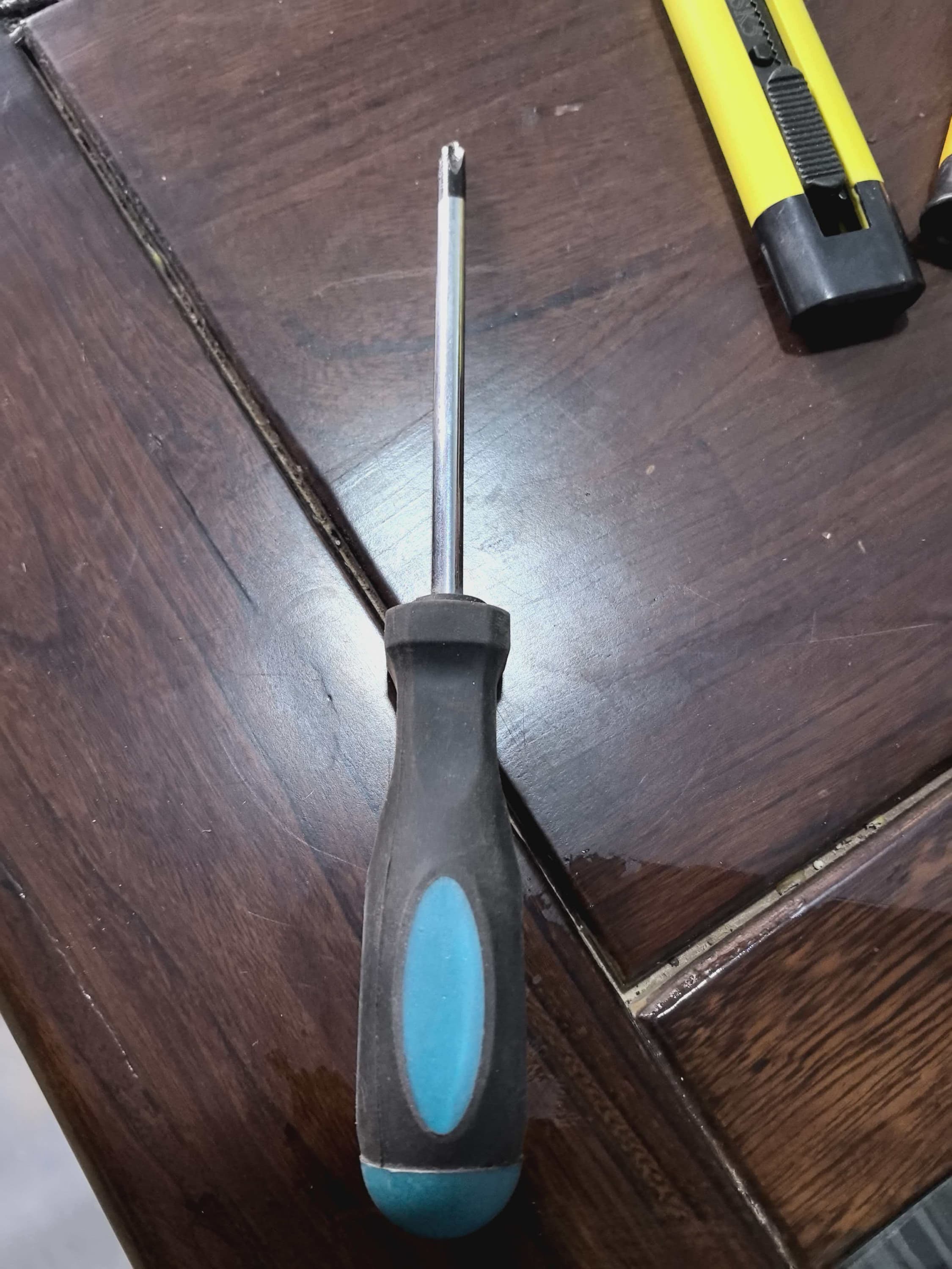Phillips screwdriver-4 inch-blue and black-pp+45#steel-1 piece