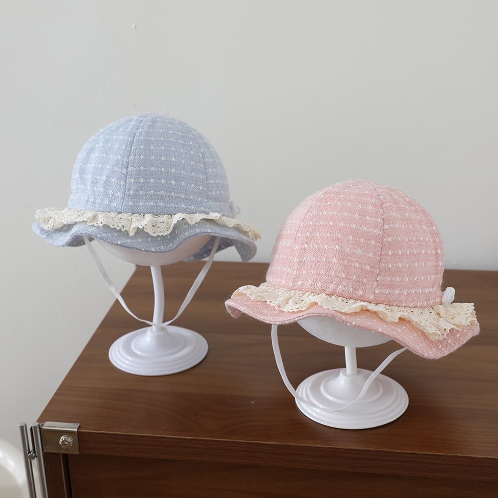 Cute Lace-edged Children's Hat Made Of Soft And Skin-friendly Jacquard Knitted Fabric, With Adjustable Fisherman-style Design.