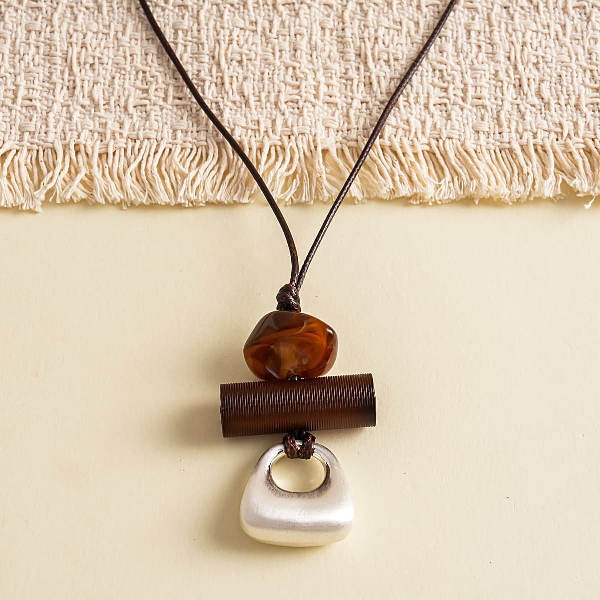 Vintage Leather Cord Resin High-end Clavicle Necklace For Women