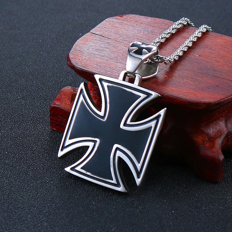 Military Flower Spray-Painted Epoxy-Titanium Steel Trendy Pendant