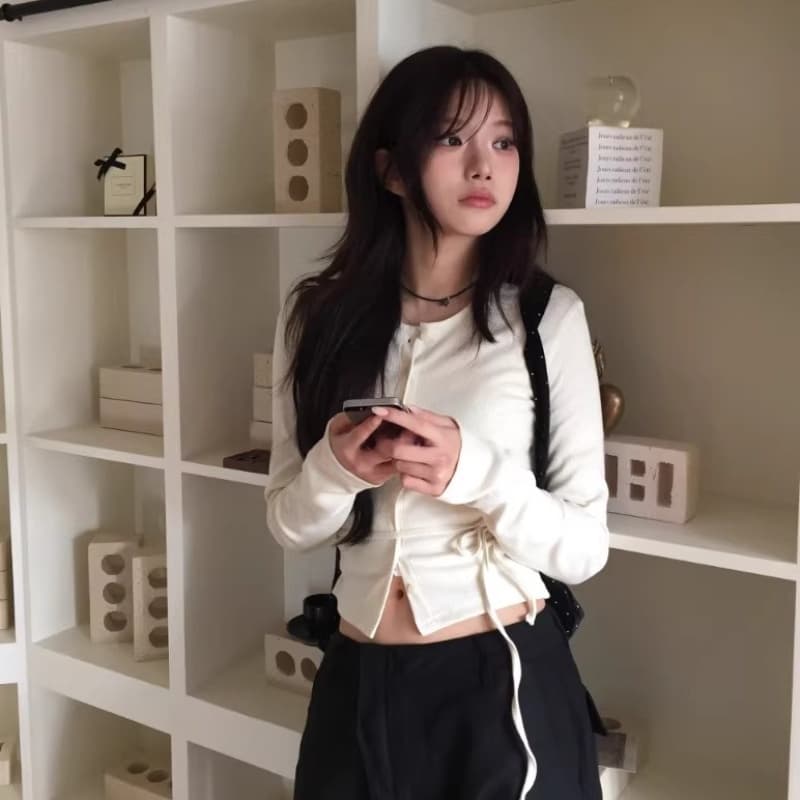 Slim Cream Girl Strap Cardigan T-shirt