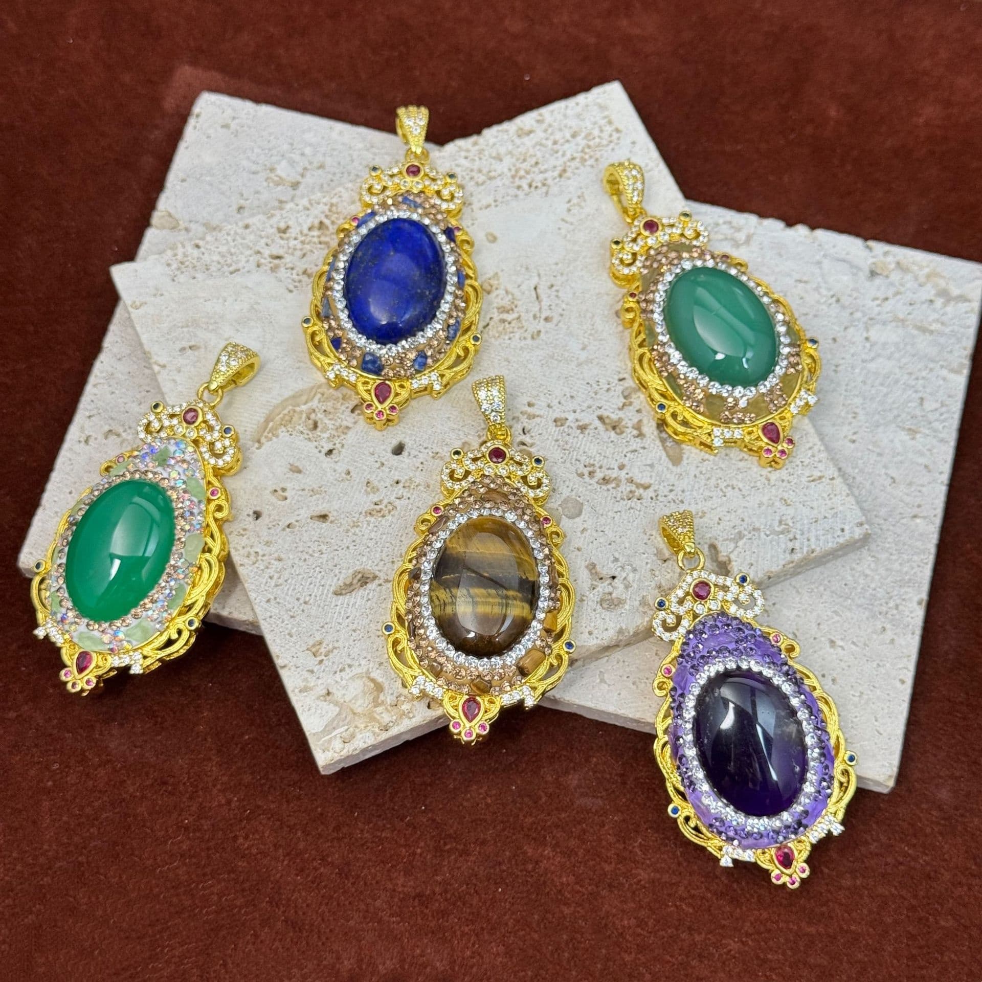 Natural Chalcedony-inlaid Necklace With A Crown Pendant