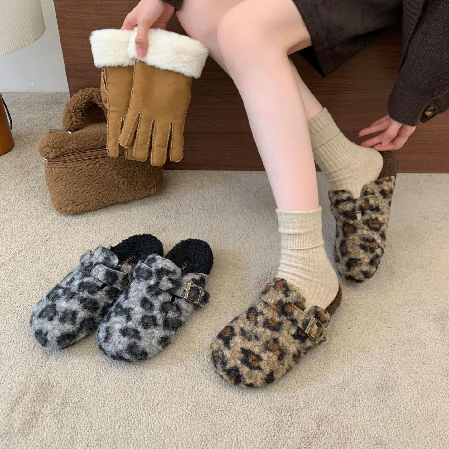Womens Slippers Round-toe Hidden-heel Thick-soled Woolen Slippers
